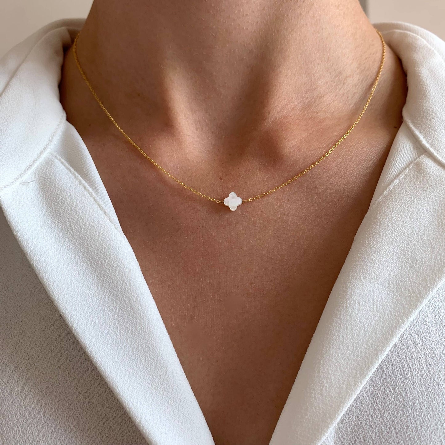 Collier acier inoxydable pendentif trèfle blanc