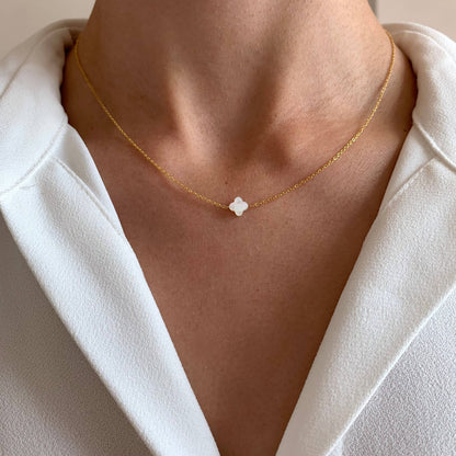 Collier acier inoxydable pendentif trèfle blanc